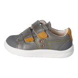 Chaussure pour enfant Ricosta en cuir gris et jaune moutarde, avec deux attaches velcros.