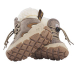 Botte d’hiver pour enfant beige et brun, avec doublure en laine chaude et lacets ajustables.