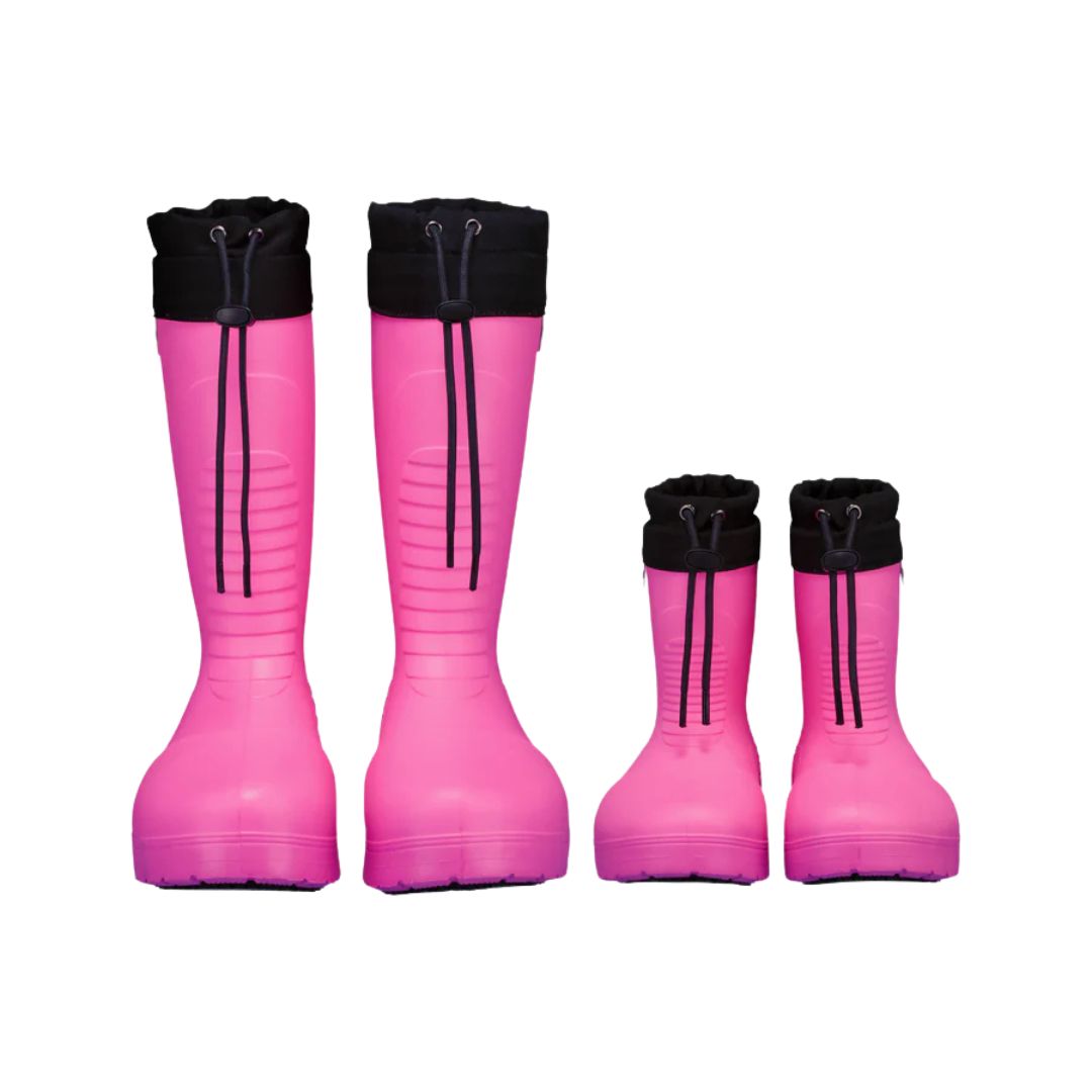 Botte d'hiver Fubuki pour les enfants, dans la couleur rose avec une sangle noire au-dessus pour ajuster la largeur au mollet.