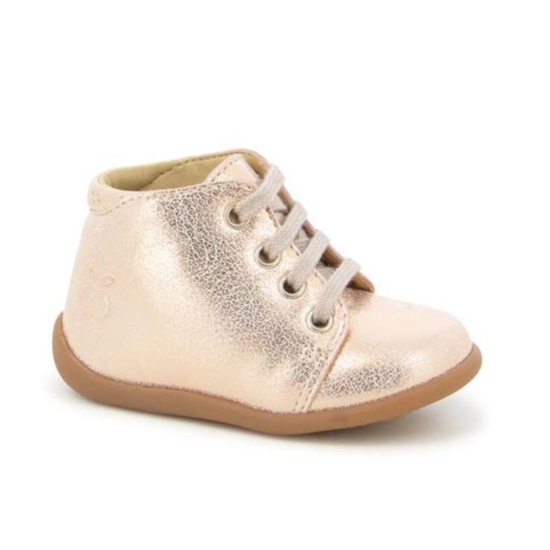 Chaussure pour bébé rose à lacet