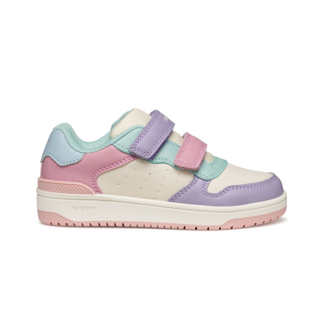 Chaussure pour enfants Geox multicolore rose, mauve et bleu, avec deux attaches velcros.