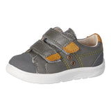 Chaussure pour enfant Ricosta en cuir gris et jaune moutarde, avec deux attaches velcros.