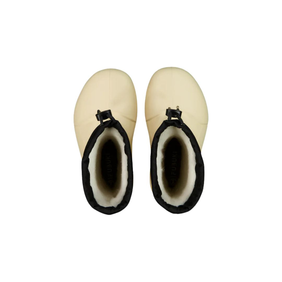 Botte d'hiver Fubuki pour les enfants, dans la couleur beige avec une sangle noire au-dessus pour ajuster la largeur au mollet.