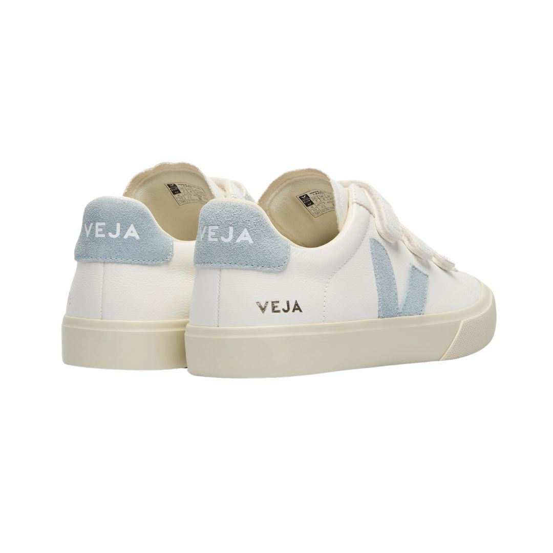 Sneakers Veja blanc avec V bleu clair, à trois velcro.