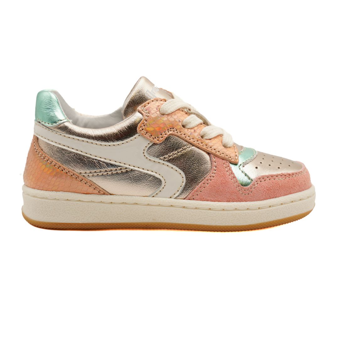 Chaussures stylée pour enfant avec un beau mélange de douce couleurs ( pêche, rose, or, crème). Avec lacet et zip.
