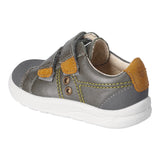 Chaussure pour enfant Ricosta en cuir gris et jaune moutarde, avec deux attaches velcros.