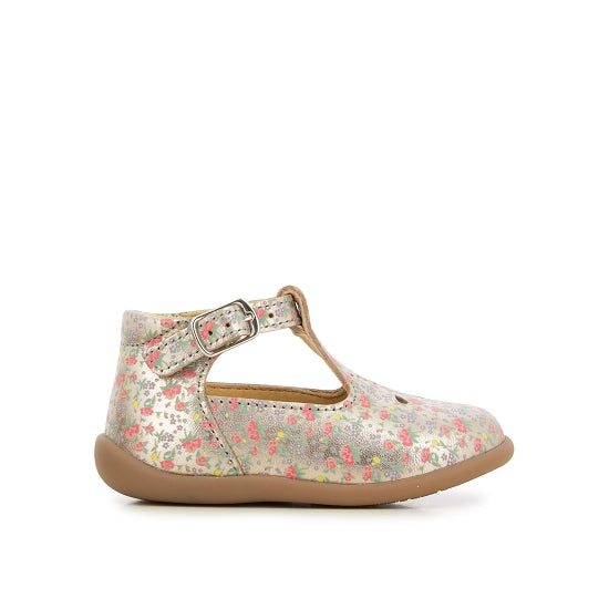 chaussure mi ouverte en cuir. boucle sur le côté. Semelle souple et confortable . jolis détails de fleurs sur la chaussure