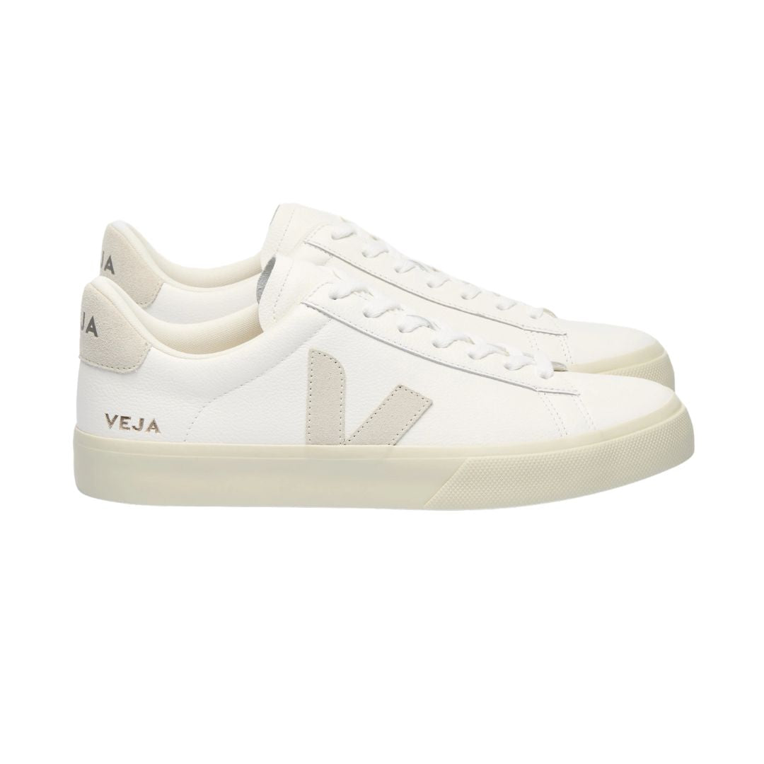 Basket Veja adulte dans les ton blanc et sable, avec lacets. Modèle Campo.