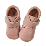 Chausson Petit Nord  pour bébé " Shoe with velcro" dans un joli rose, avec des velcro.