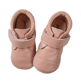 Chausson Petit Nord  pour bébé " Shoe with velcro" dans un joli rose, avec des velcro.