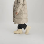 Botte d'hiver montante Fubuki pour adultes, dans la couleur beige avec une sangle noire au-dessus pour ajuster la largeur au mollet.