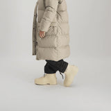 Botte d'hiver montante Fubuki pour adultes, dans la couleur beige avec une sangle noire au-dessus pour ajuster la largeur au mollet.