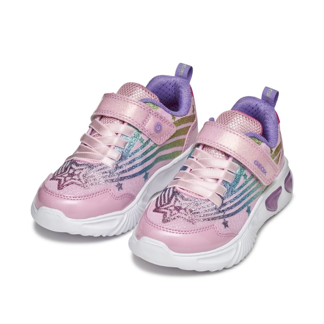 Une paire de chaussure avec lumières dans un rose clair, avec velcro et lacets élastiques. 