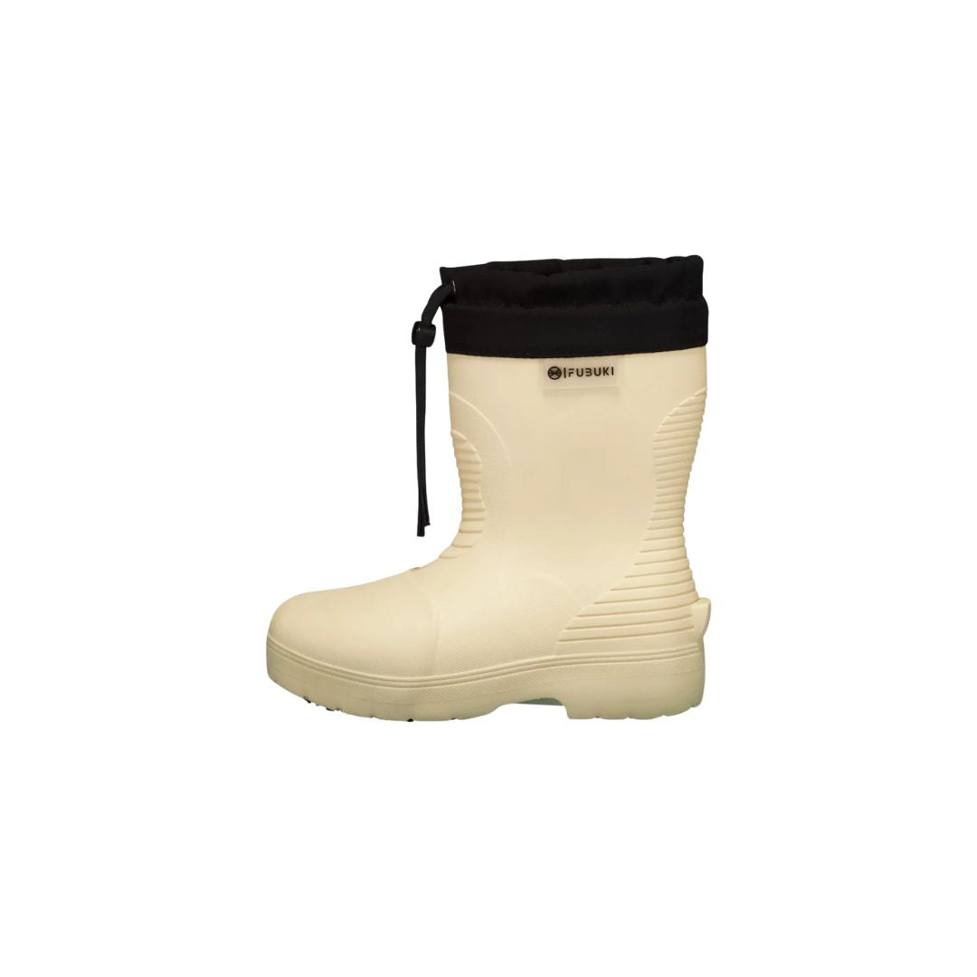 Botte d'hiver Fubuki pour les enfants, dans la couleur beige avec une sangle noire au-dessus pour ajuster la largeur au mollet.