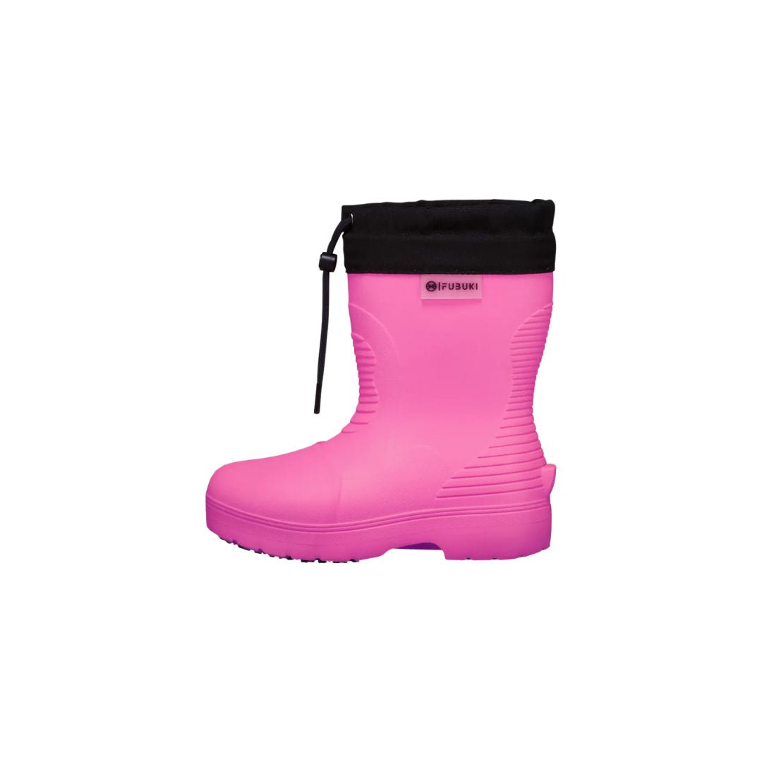 Botte d'hiver Fubuki pour les enfants, dans la couleur rose avec une sangle noire au-dessus pour ajuster la largeur au mollet.