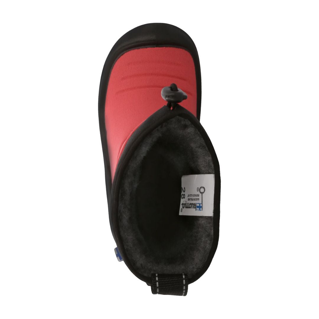 Botte d’hiver pour enfant corail avec semelle noire robuste et lien ajustable sur le dessus.