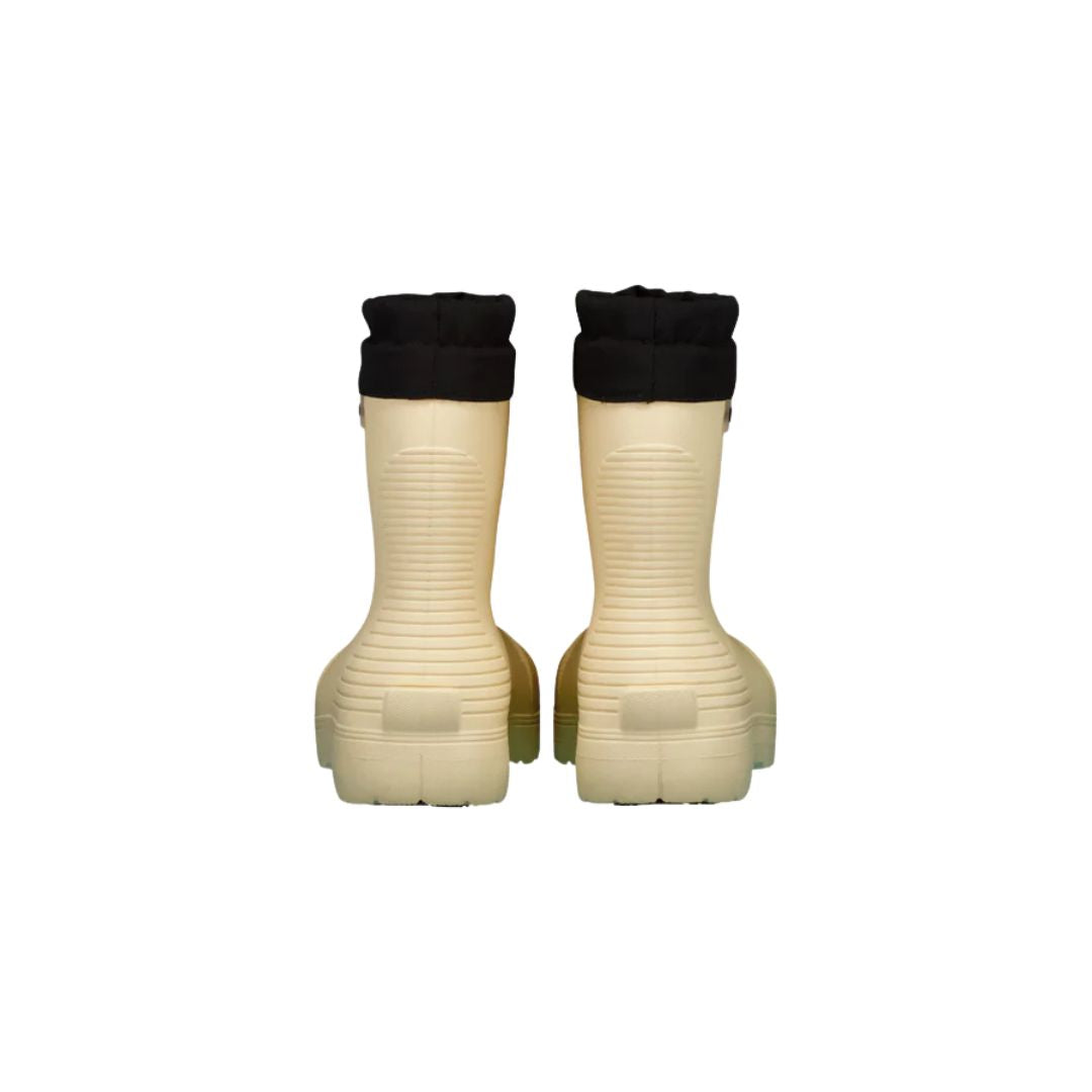 Botte d'hiver Fubuki pour les enfants, dans la couleur beige avec une sangle noire au-dessus pour ajuster la largeur au mollet.