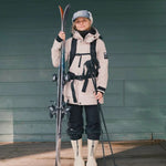 Botte d'hiver montante Fubuki pour adultes, dans la couleur beige avec une sangle noire au-dessus pour ajuster la largeur au mollet.