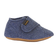 Chausson bébé Froddo en laine bleu foncé, avec une semelle souple antidérapante et un velcro pour un bon ajustement.