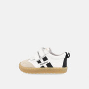 chaussure blanche avec bandes noires, inscription Blanditos sur le côté et semelle épaisse brune.