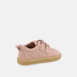 chaussure rose avec bandes blanches, inscription Blanditos sur le côté et semelle épaisse brune