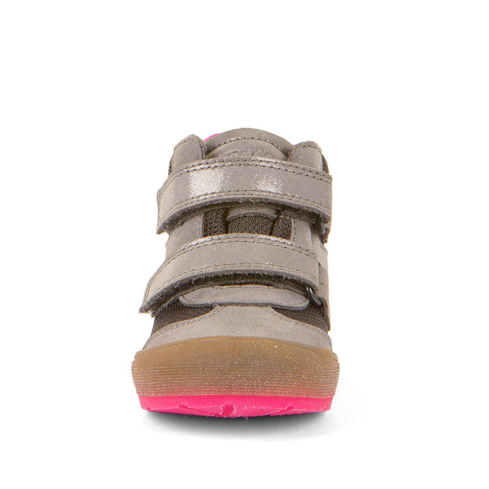 Basket pour enfants Froddo en tri-matière grise et rose, avec deux attaches velcros.
