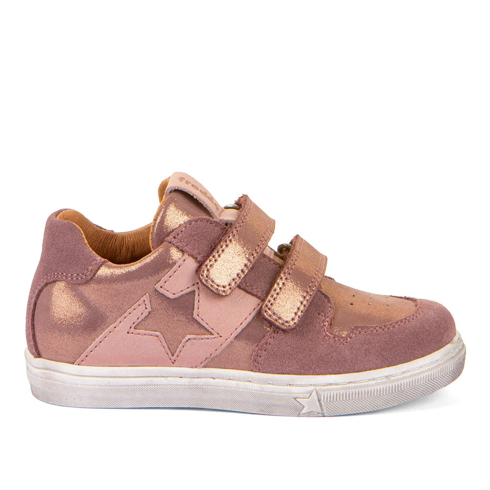 Basket pour enfants en bi-matière rose argentée, avec une étoile sur le côté, une semelle blanche et des attaches velcros.