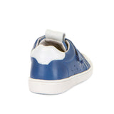 Chaussure pour la garderie et l'école facile à mettre, avec deux velcros ajustables, bleu et blanc, pour garçon.