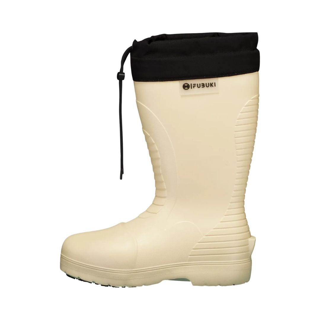 Botte d'hiver montante Fubuki pour adultes, dans la couleur beige avec une sangle noire au-dessus pour ajuster la largeur au mollet.