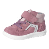 Basket montante pour enfant Ricosta rose, avec une fermeture velcro et des lacets élastiques.