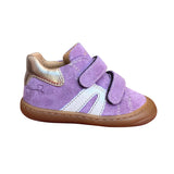 chaussure violete avec une touche de doré, double velcro et semelle brune