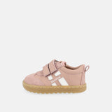 chaussure rose avec bandes blanches, inscription Blanditos sur le côté et semelle épaisse brune