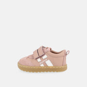 chaussure rose avec bandes blanches, inscription Blanditos sur le côté et semelle épaisse brune