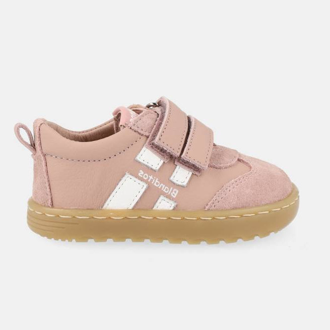 chaussure rose avec bandes blanches, inscription Blanditos sur le côté et semelle épaisse brune
