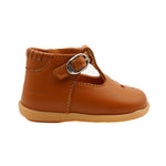 Soulier pour enfant semi-ouvert, couleur cognac, avec attache boucle. 