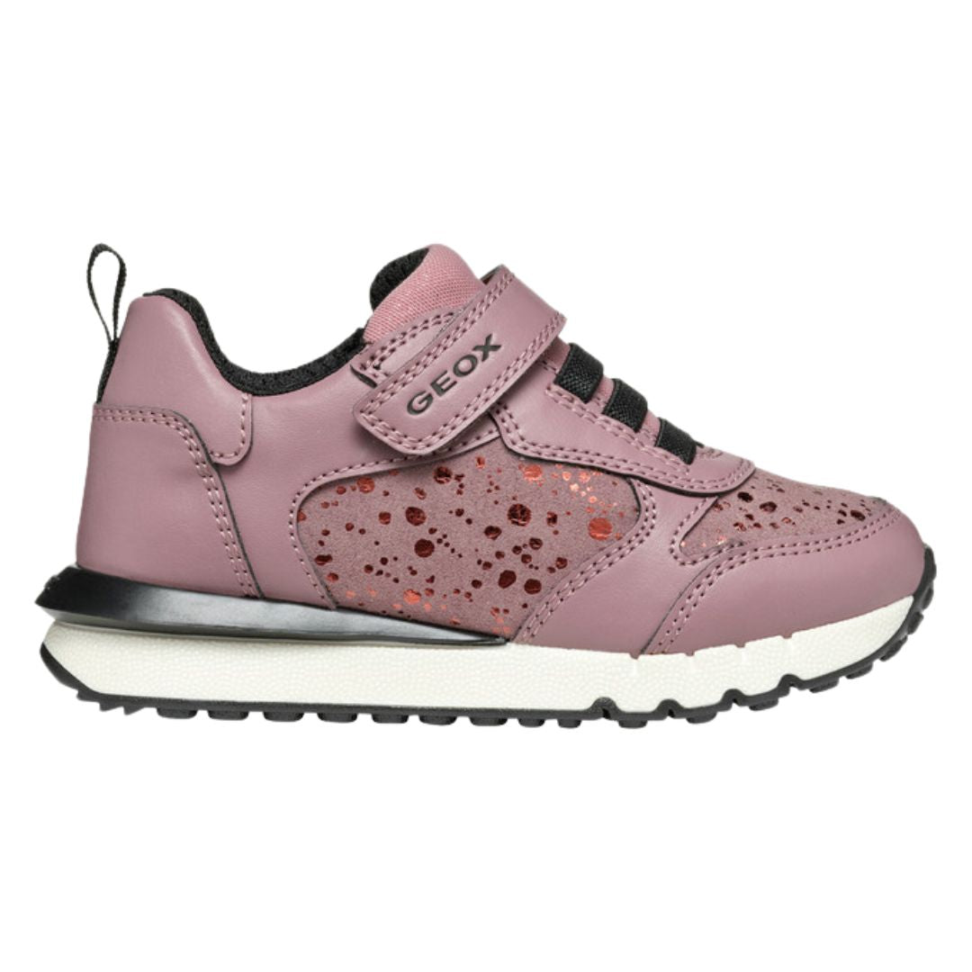 chaussure rose avec une touche de brillants, semelle blanche et fermeture à velcro.
