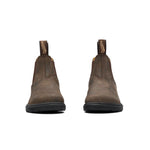 Botte pour enfants de chez Blundstone en brun rustique, avec la semelle noire.