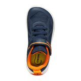 Chaussures sport Barefoot Geox bleu et orange, avec espace pour les orteils. 