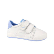 Chaussures avec double sangle, de couleur bleu et blanche, souples et idéales pour le confort