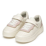 Paire de basket pour enfant couleur sable et rose pâle.