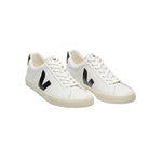 Chaussures Veja adulte modèle Esplar blanc et noir avec lacets, en cuir sans chrome.