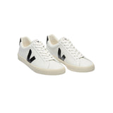 Chaussures Veja adulte modèle Esplar blanc et noir avec lacets, en cuir sans chrome.