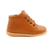 Chaussure pour bébé et enfant en cuir couleur cognac, avec lacet et zip. 