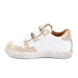 Chaussures pour fille idéal pour l'école et pour le quotidien, ajustable à partir de ses deux velcro, de couleur balnche et doré avec motif brillants multicolores. Souliers souples et durables, résistants. 