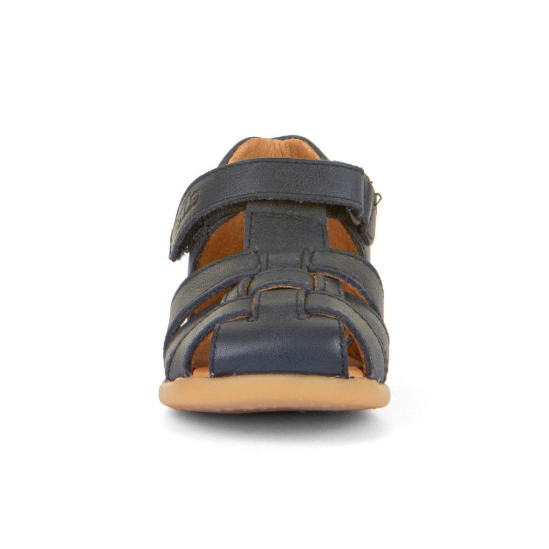 Sandales pour bébé avec attache ajustable de type velcro, résistantes et durables, idéales pour l'été, de couleur bleu.