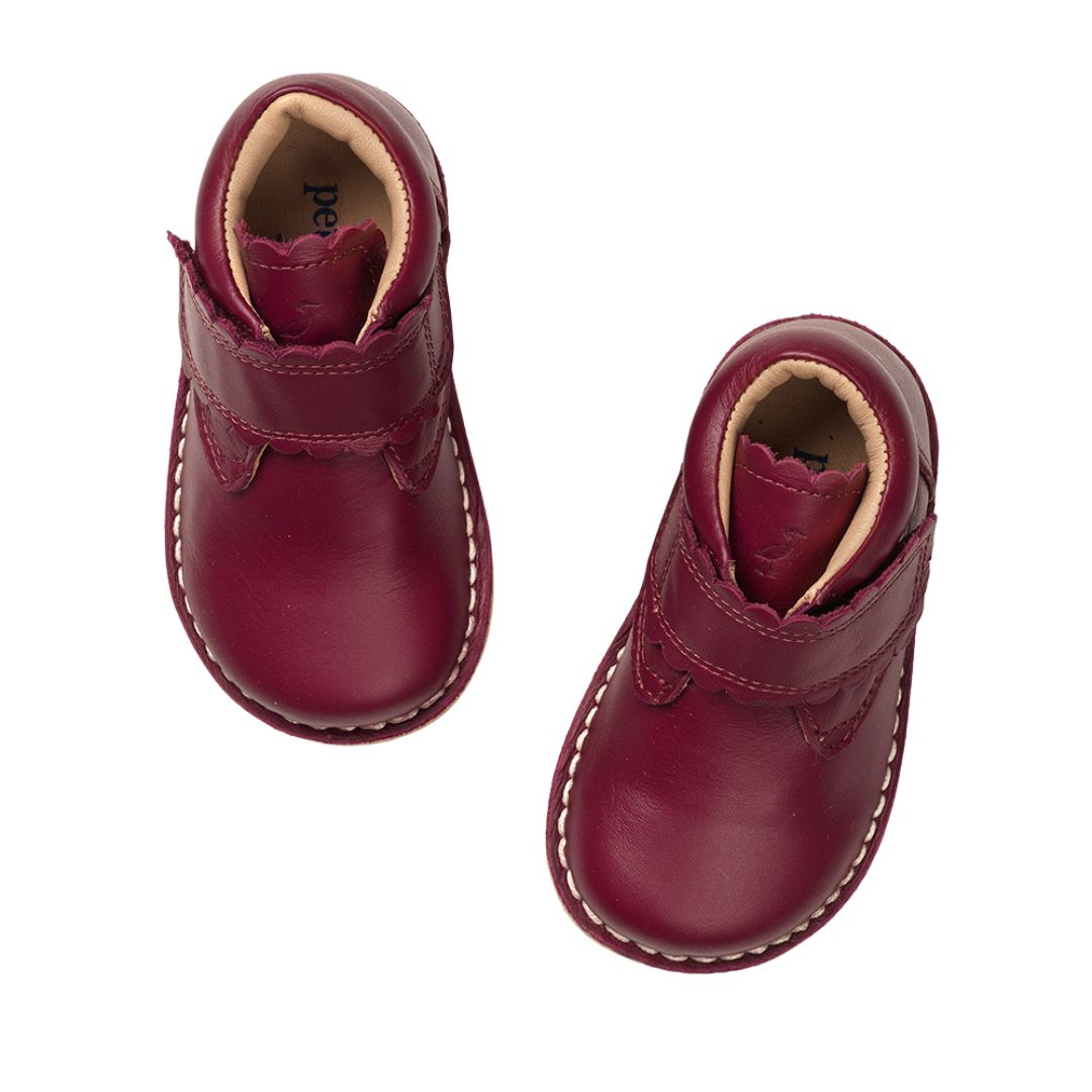 Bottine avec un velcro au niveau de la cheville, confortable, facile à mettre, super fashion, parfait pour les pieds plus larges