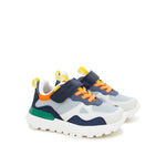Chaussure sport pour enfant en mesh avec des détails colorés. velcro scratch et lacets élastiques