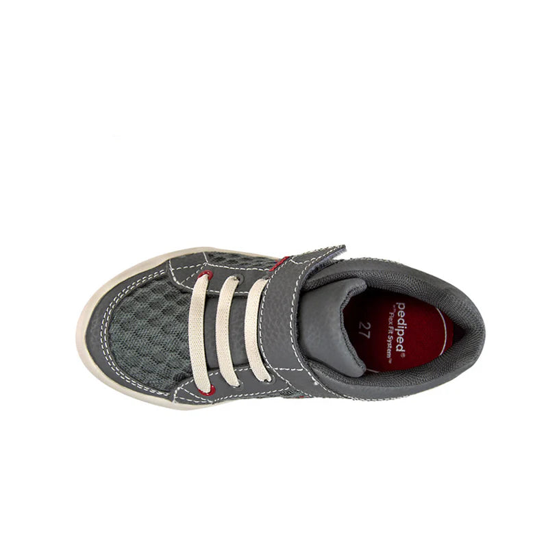 Chaussure parfaite pour les activités quotidiennes de vos enfants, gris avec touche de rouge, avec un velcro, ajustable, super confortable, facile à mettre 