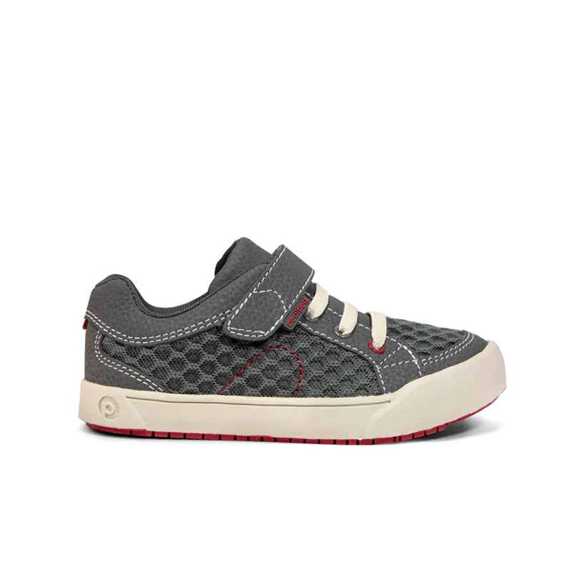 Chaussure pediped super confortable, pour garçon, gris avec des touches discrètes de rouge, parfaite pour l'école
