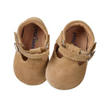 Des chaussons souple pour bébé couleur sable avec velcro 